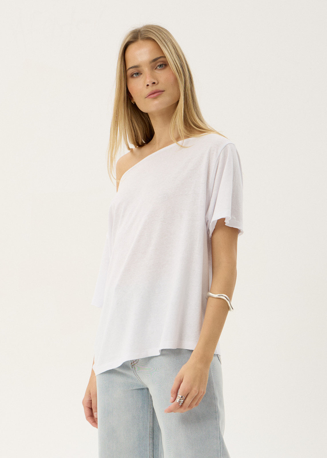 Sabina Off shoulder Tee - White