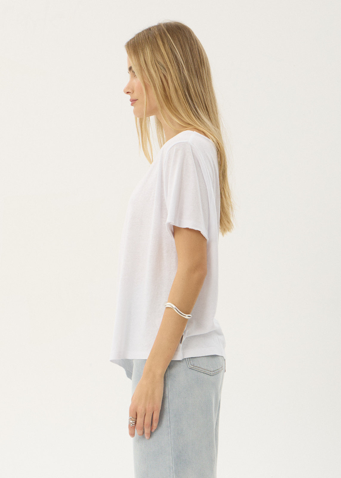 Sabina Off shoulder Tee - White