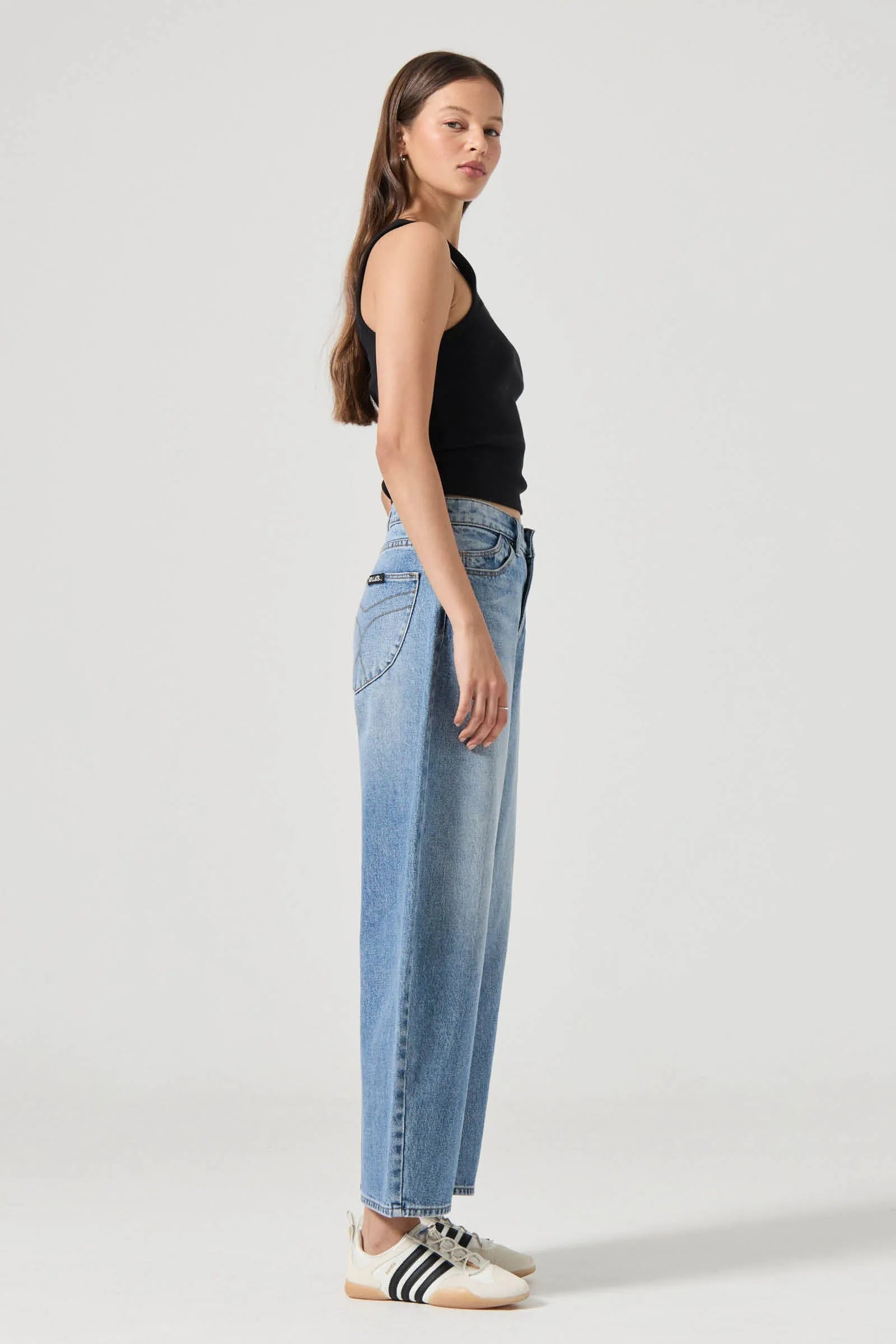 Gigi Barrel - Brad Blue