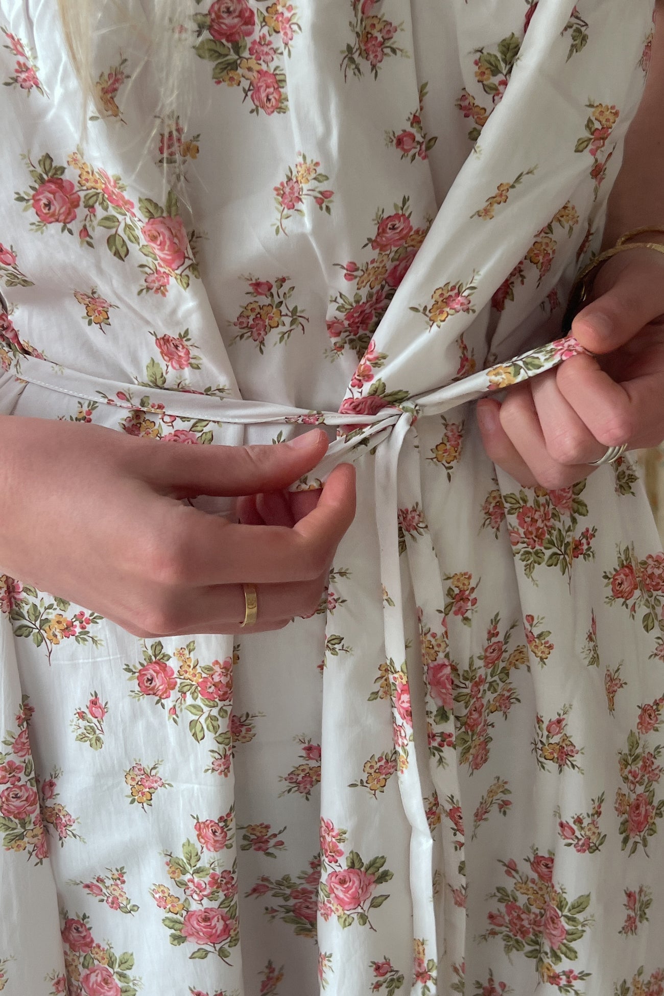 Frill Tea Midi - Della Floral Blush