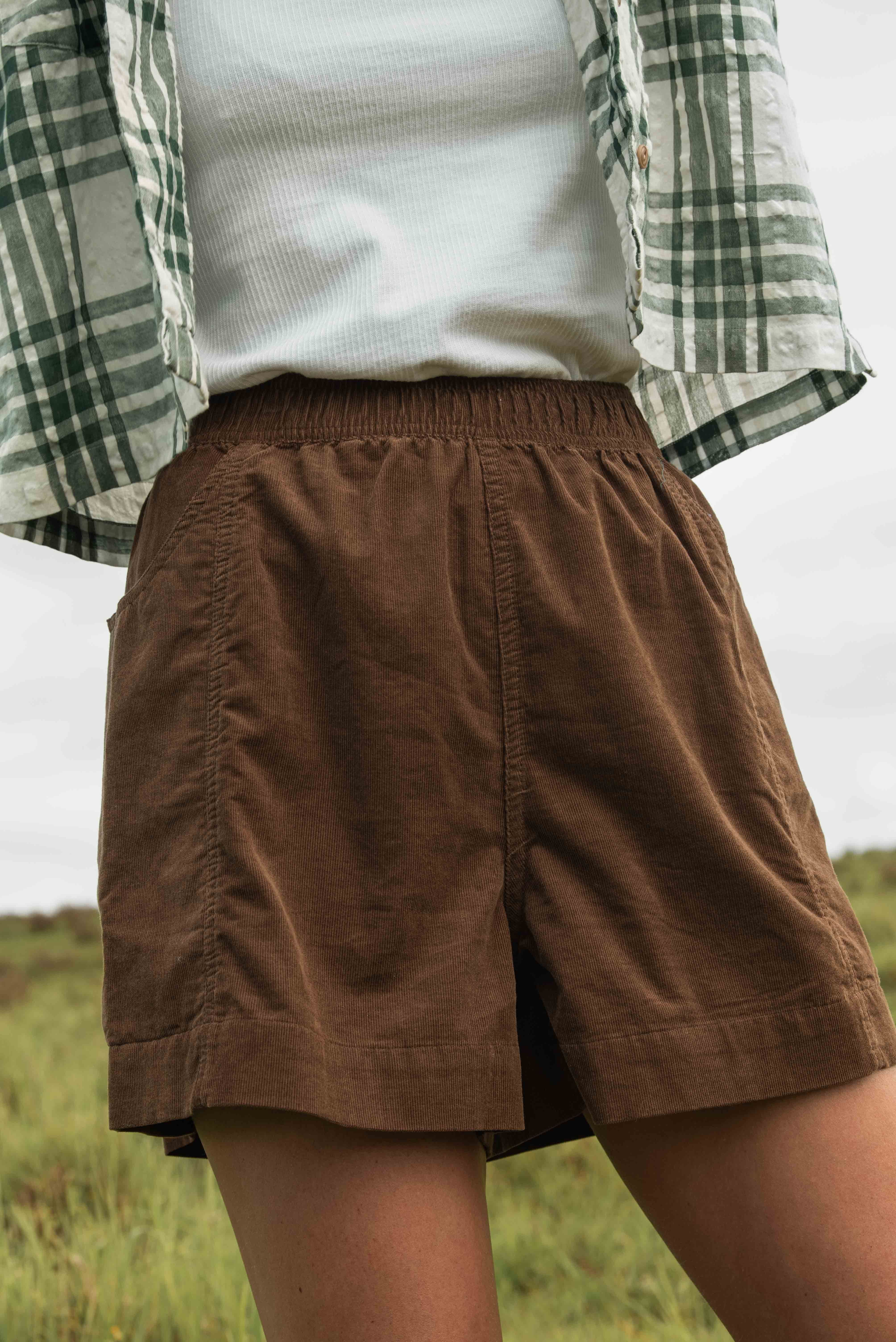 Hip Pocket Cord Shorts - Brown