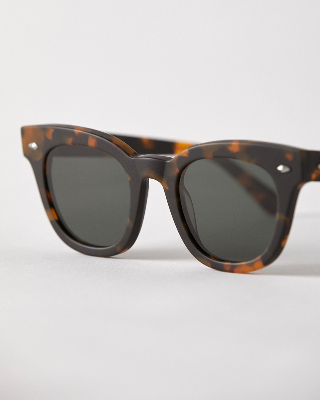 Dylan - Dark Tortoise Matte / Green